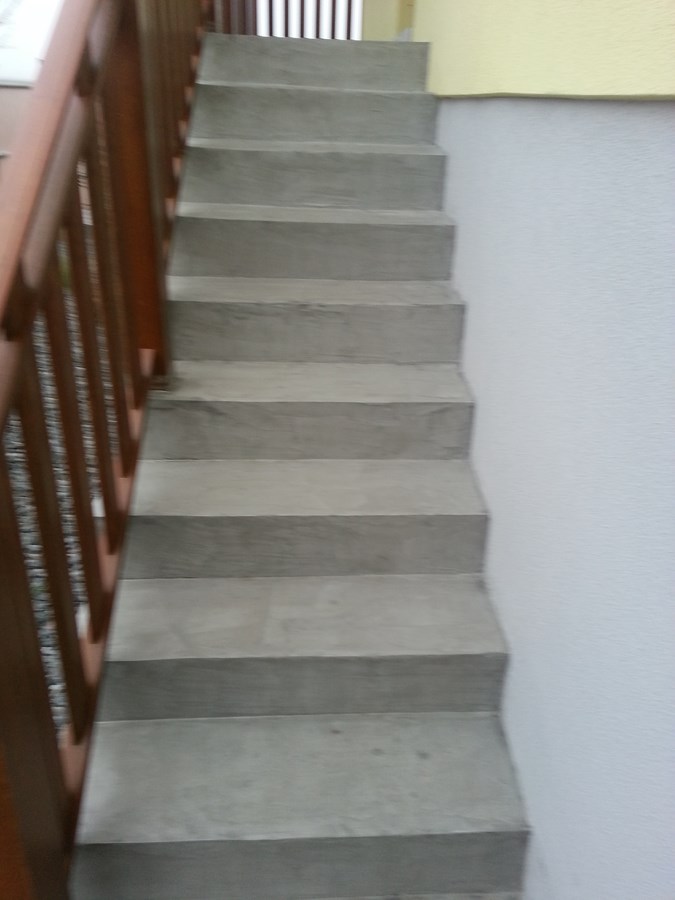 Escalier extérieur en béton ciré